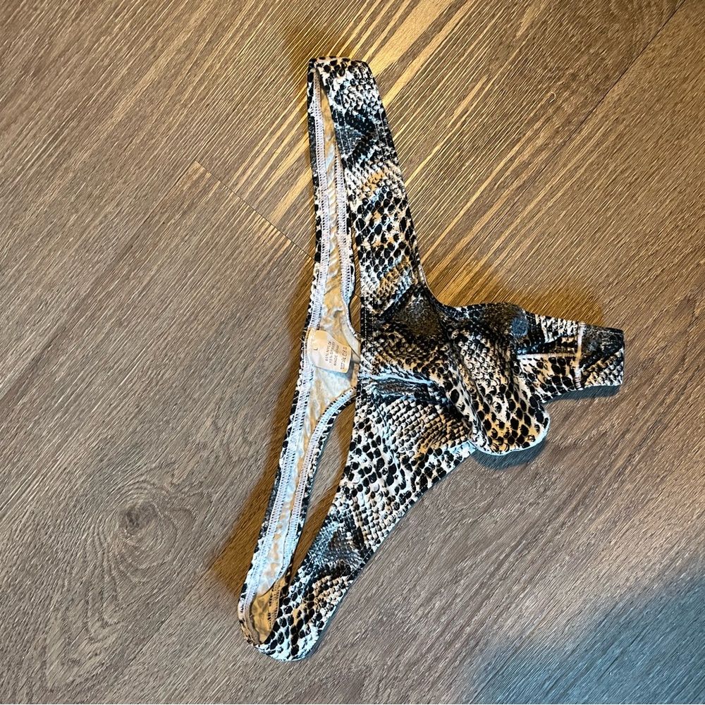 Men’s thong